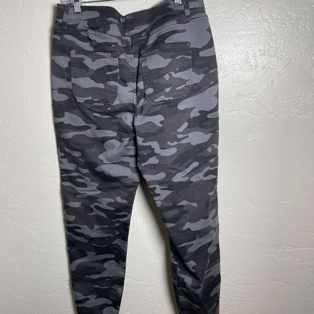 Knox Rose Woman’s Camo Black Gray Sz 12 Pants